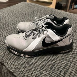 Nike Air Mavin low basketball shoes size 8.5
